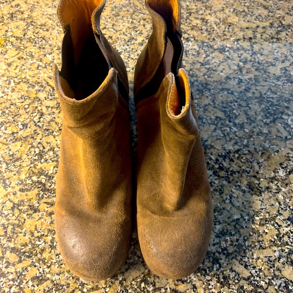 Gidgio brown suede Chelsea bootie - Picture 1 of 6
